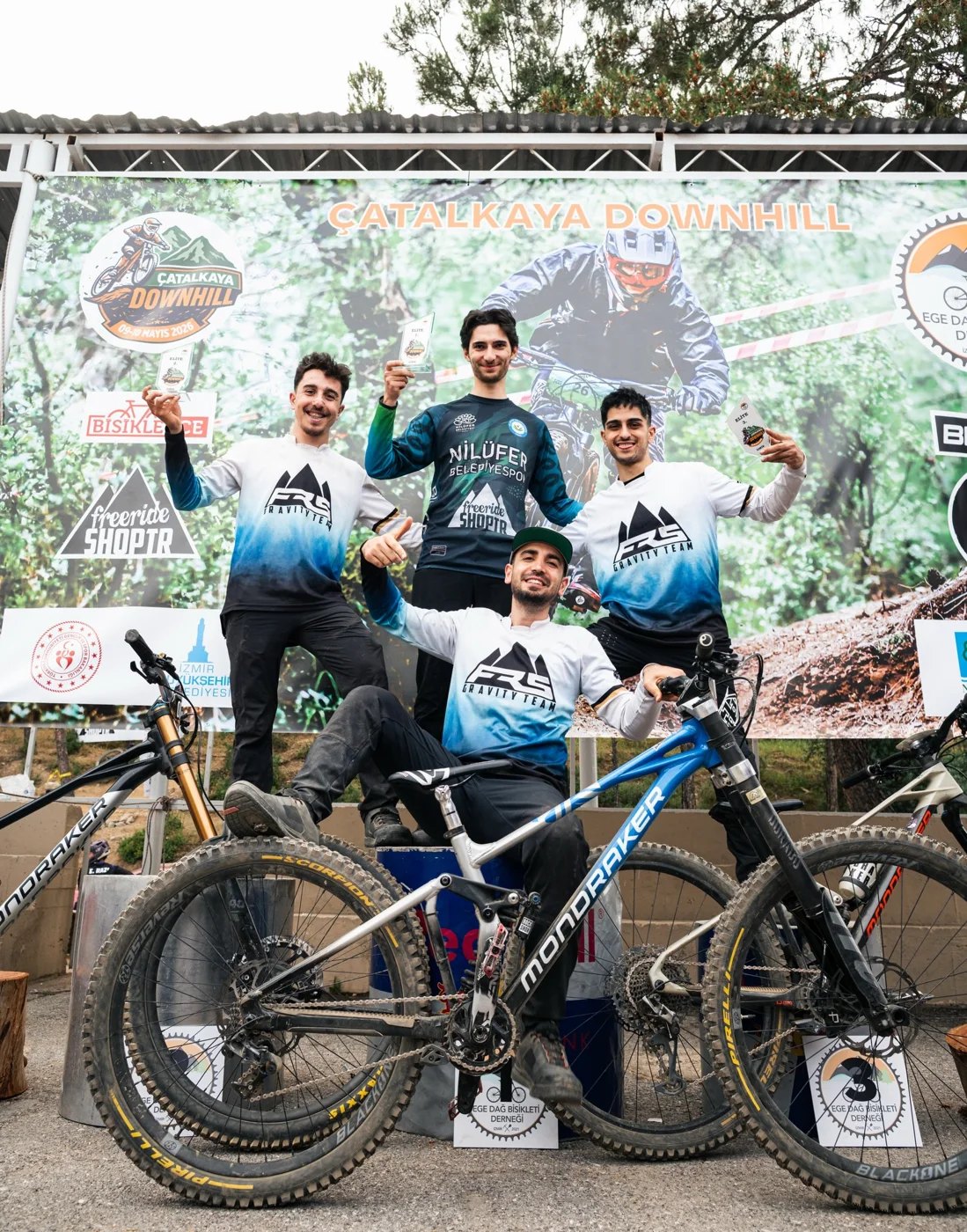 Çatalkaya Downhill 2026 takım ve podyum fotoğrafı