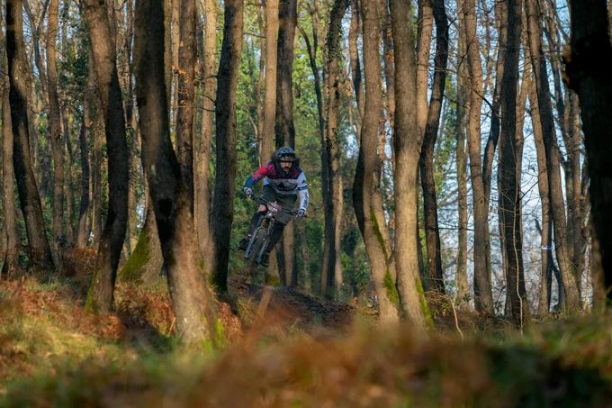 FRS Bike Park · Ağaçların arasında