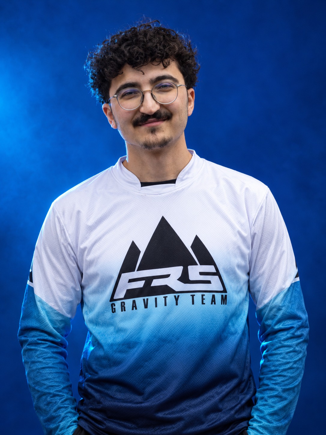 Mustafa Arif Tunç, mavi FRS Gravity takım formasıyla